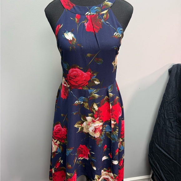 Suzy Shier Dresses & Skirts - Suzy Shier Floral Sleeveless Dress - Navy and Red Size Small
